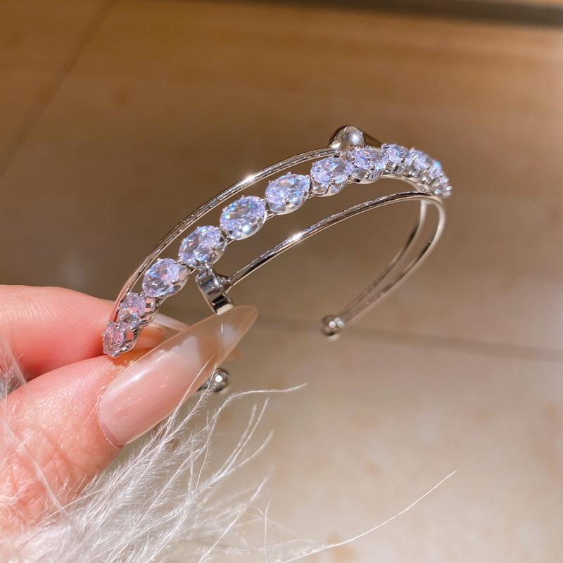 

Geometric Zircon Hoop Bracelet With Cubic Copper For Casual Office Wear срібний