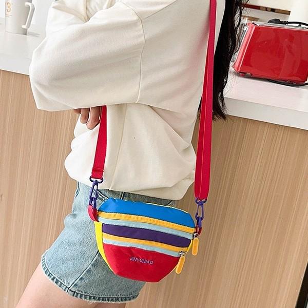 Modna torebka crossbody w bloki kolorystyczne dopaminowe - Mała, trendy torebka na ramię na lato 2025 na zewnątrz