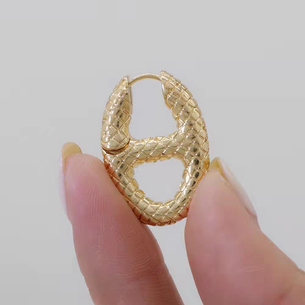 European and American High-End Copper Plated Square Pig Nose Earrings - Fashionable Light Luxury Jewelry for Women