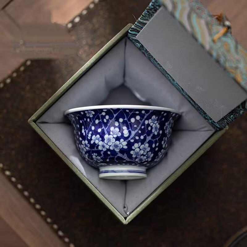High-End Handmade Blue And White Ice Plum Pressure Hand Cup Master Cup Single Cup Kung Fu Tea Set Personal Special Tea Cup Single