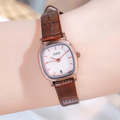 Modische Mädchenuhr, französische Retro-Uhr, kleine grüne Uhr, Temperament, kompakte quadratische Quarzuhr für Frauen