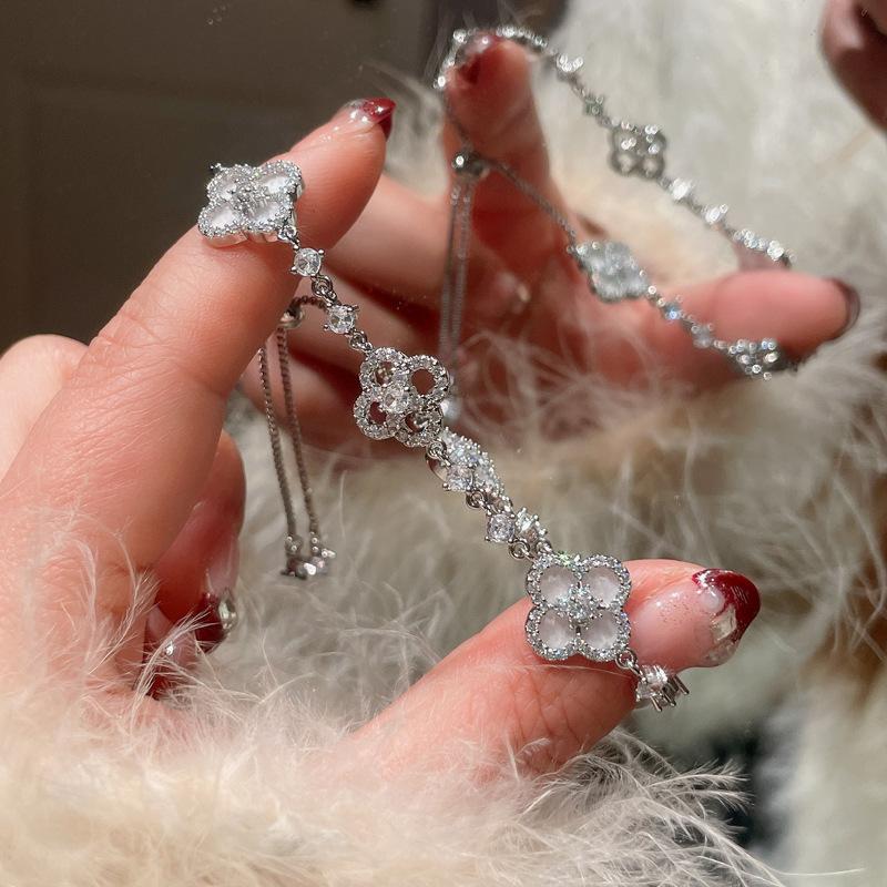 Zircon Flower Simple Niche Bracelet Light Luxury High Sense Fashion Versatile Bracelet Temperament Personalized Jewelry Women