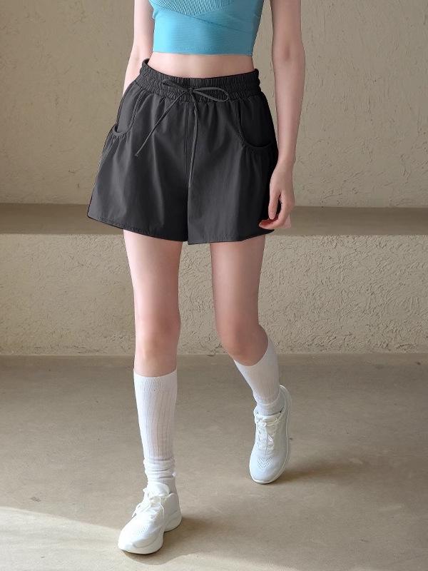 2026 Damen Doppellagige Sportshorts: Figurschmeichelnde Sommerkleidung zur Kaschierung von Makeln für Laufen, Training und Yoga.