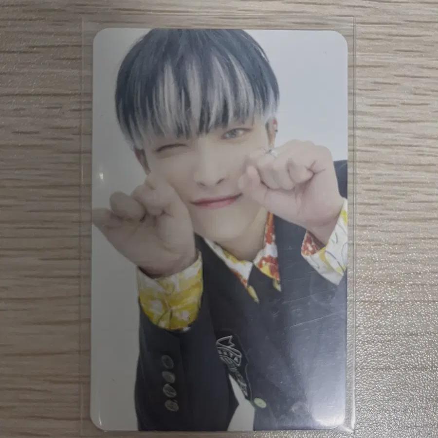 

Ateez Hongjoong Cool Photocard