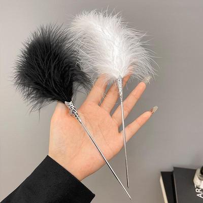Elegante Fermaglio per Capelli Piuma di Fata: Acconciatura Moderna Versatile per Capelli Raccolti da Donna