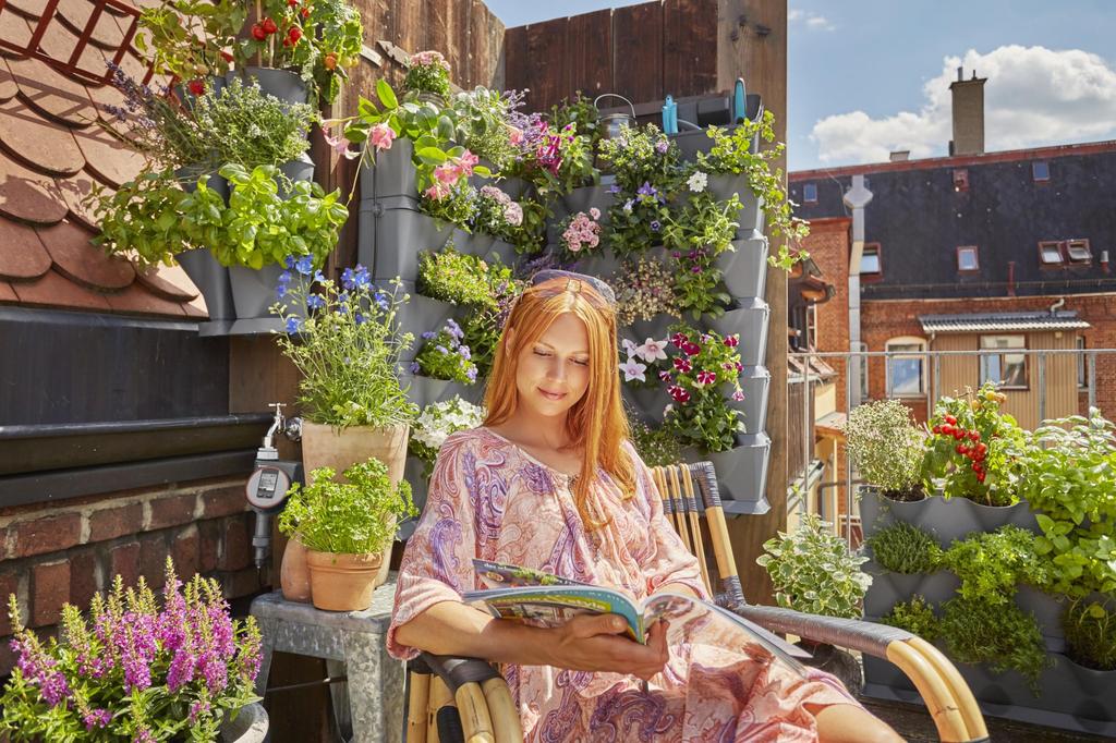 GARDENA Wassersparendes Tropfbewässerungssystem-Set für vertikale Eckpflanzgefäße, Grau, 13157-20