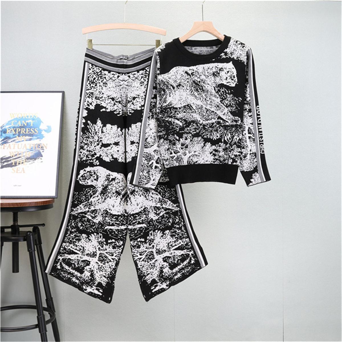 

Модный комплект Женский осенне-зимний жаккардовый комплект из двух предметов с широкими брюками и трендовым вязаным свитером с тигром OneSize чёрный