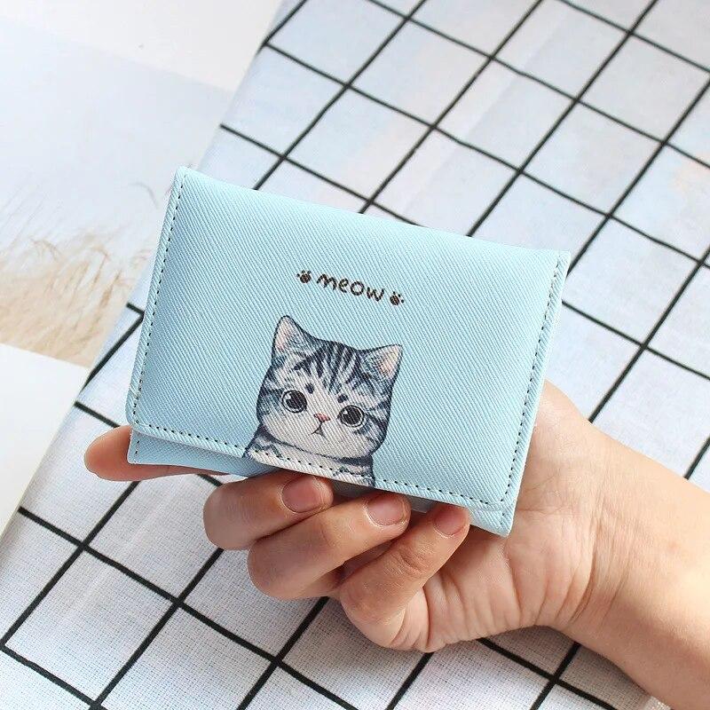 Kurze Brieftasche für Frauen, dreifach gefaltet, niedlicher Cartoon-Druck, Student, Kawaii-Katze, kleine Geldbörse, Leder, ID, Kreditkarteninhaber, Mädchen, Mini-Geldbörsen