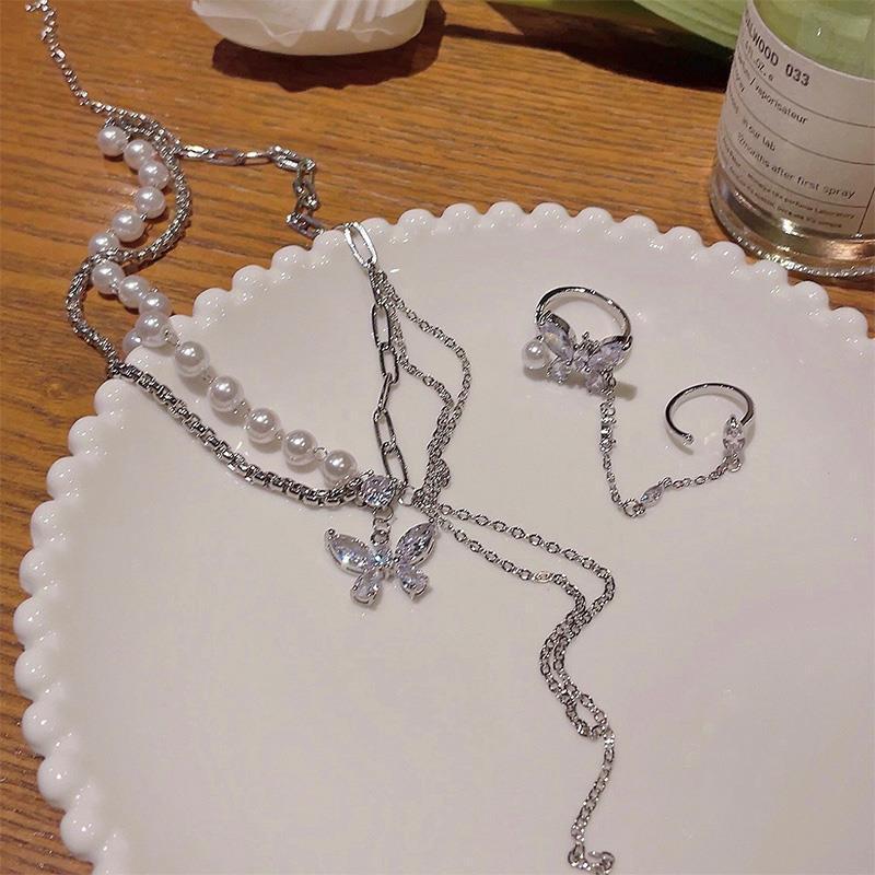 Shiny Butterfly Splicing Pearls Necklace For Women Sweet Simple Tassels Clavicle Chain Choker Trending Pendant Jewelry