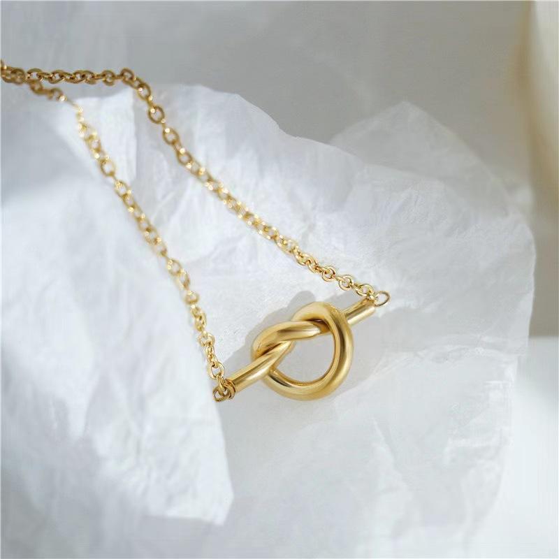 Personalized knotted necklace women's senior design sense niche 2025 new collarbone chain