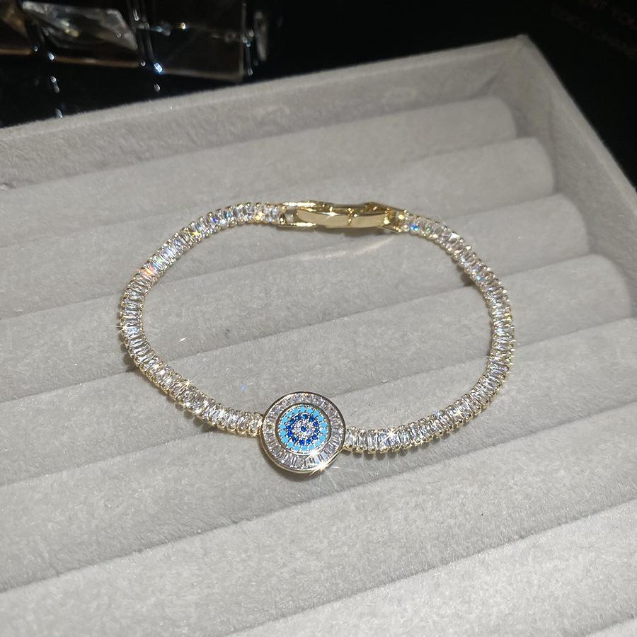 Elegant Geometric Zircon Mother-of-Pearl Flower Bracelet: Luxury Hand Jewelry for Women