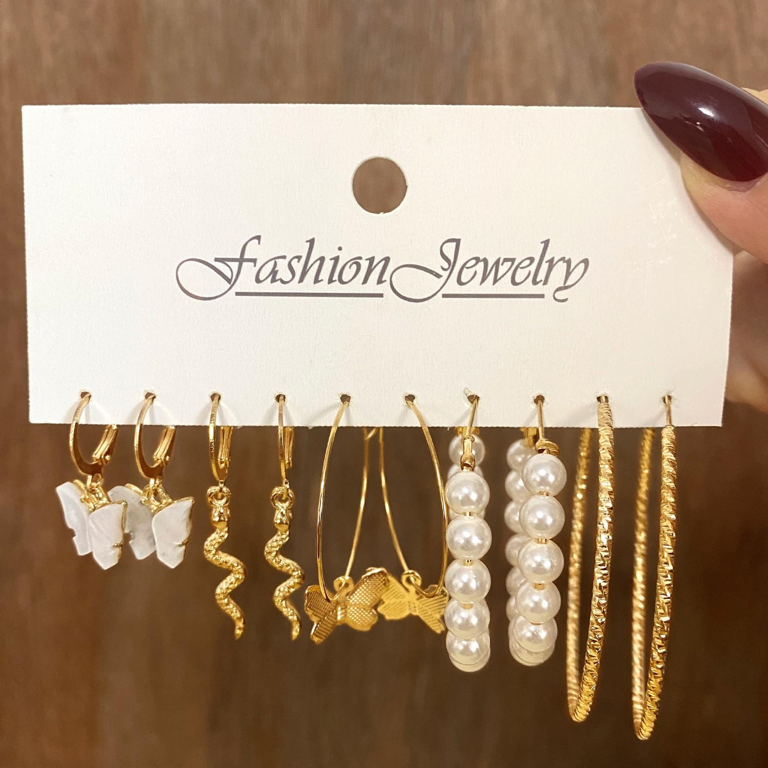 

Hot-selling European and American style C-chain butterfly earrings set 1 pair, light luxury ear jewelry with temperament