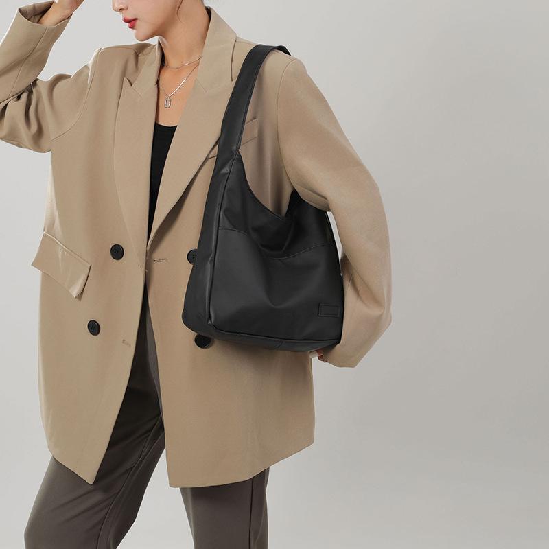 Large-capacity retro bag women's 2025 new simple tote bag college student class shoulder bag simple leisure bag