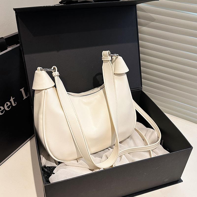 Niche fashion underarm bag new fashion large capacity shoulder commuting spring and summer versatile women's messenger bag