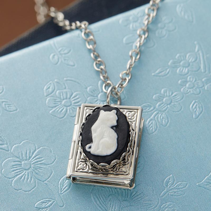 Gothic Cat Cameo Pendant Necklaces for Women Vintage Grimoire Creative Necklace Personalized Page Turnable Book Jewelry