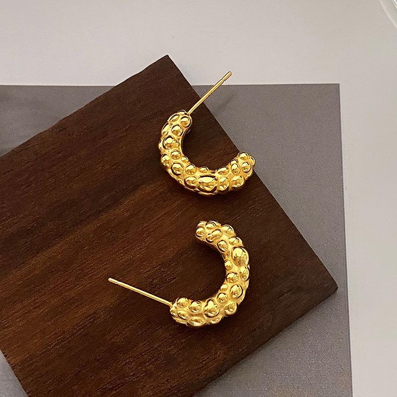 

Серьги с текстурой в форме буквы С, легкие и роскошные