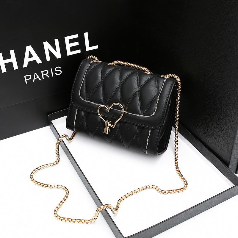 

High-end Elegant Small Square Bag with Pleats, Chain, Heart Strip, Crossbody Small Bag чёрный