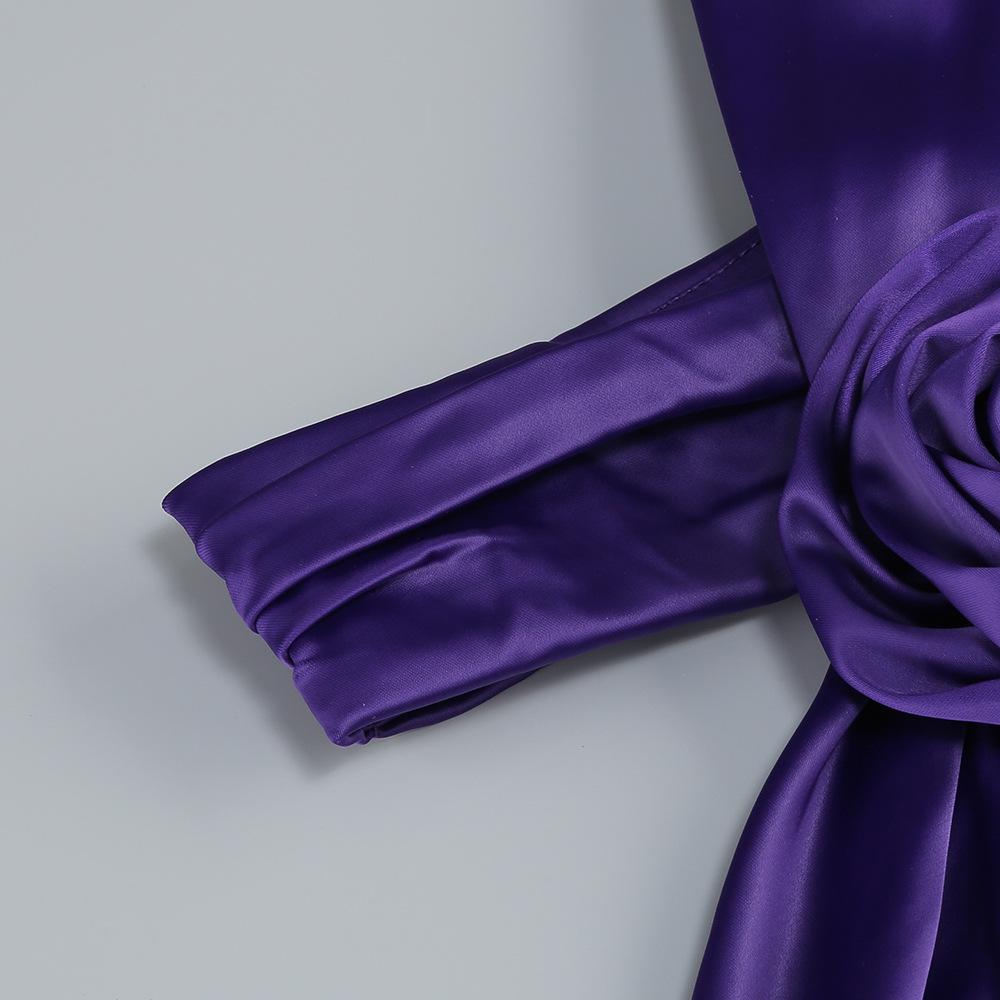 Elegantní večerní šaty s halterneckem a vysokým pasem pro jaro/léto