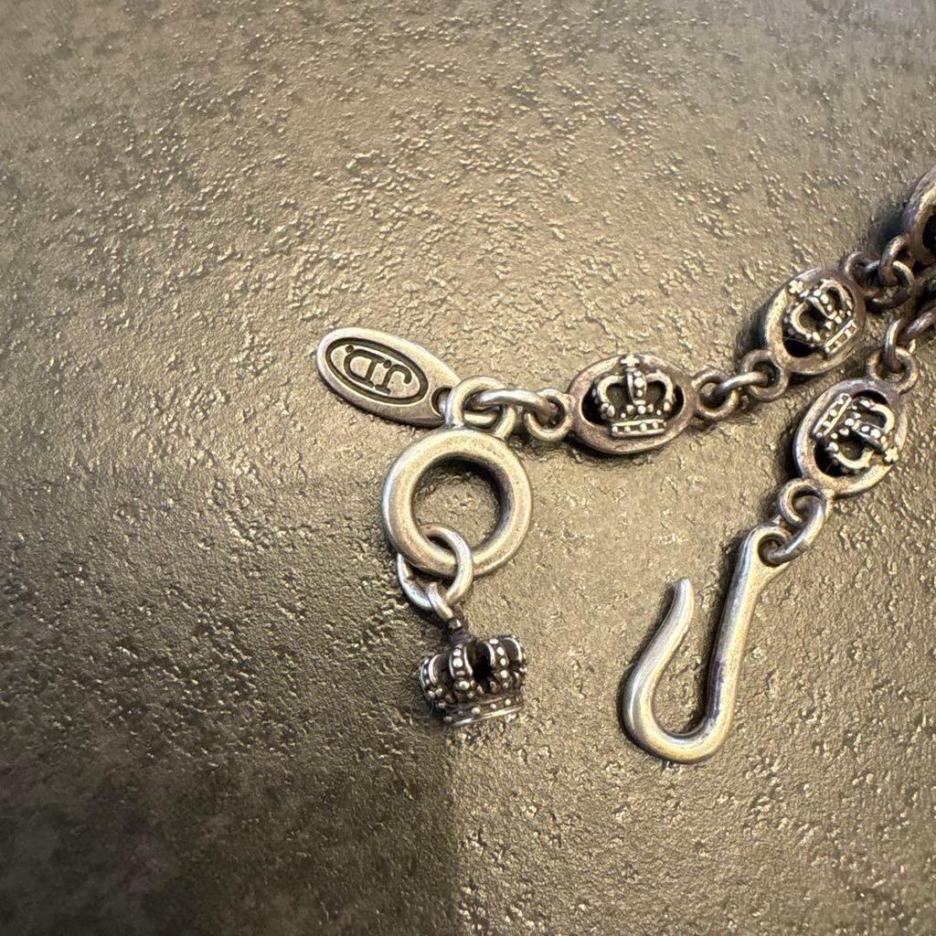 Used Justin Davis Shield Pendant Crown Chain