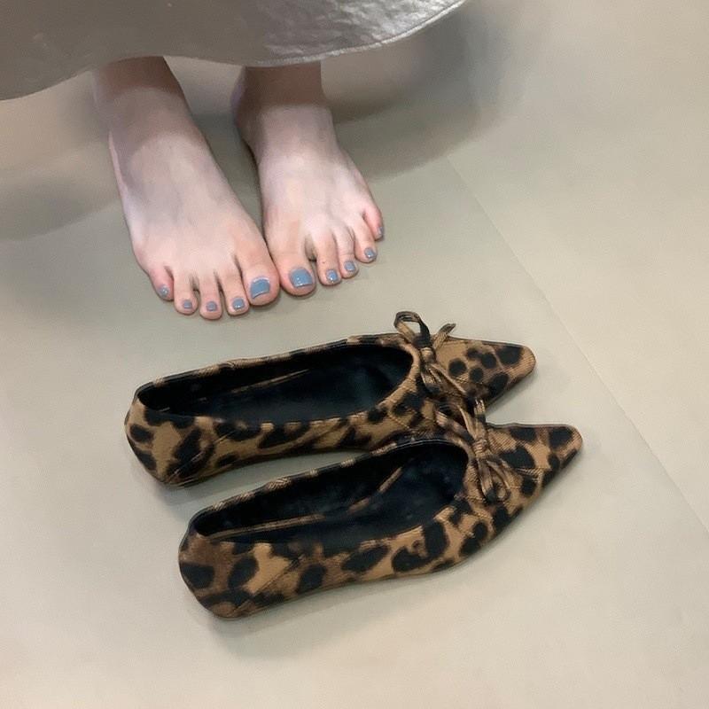 

Французский бант ниша новые женские туфли острый носок мелкий вырез плиссированный низкий каблук универсальная обувь для通勤 40