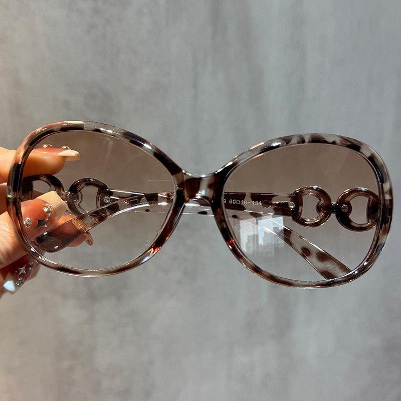 Leopard Print Brown Lens Reading Sunglasses with Large Gradient Frame