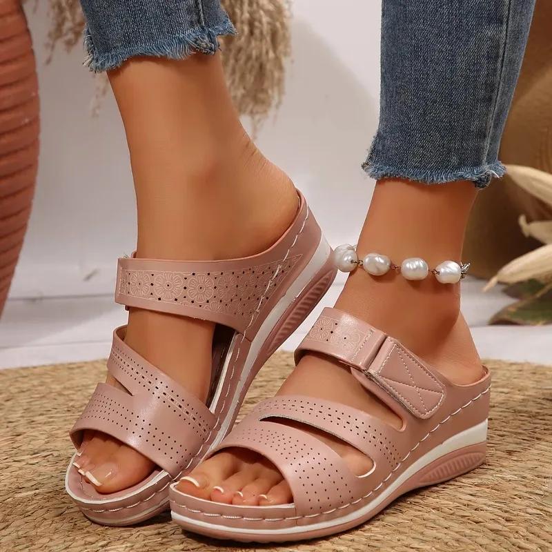 Fashion Retro Wedge Slippers Woman Light Summer Sandals with Plateau Slip-on Women Slippers with Thick Sole with Vintage Carved Flower