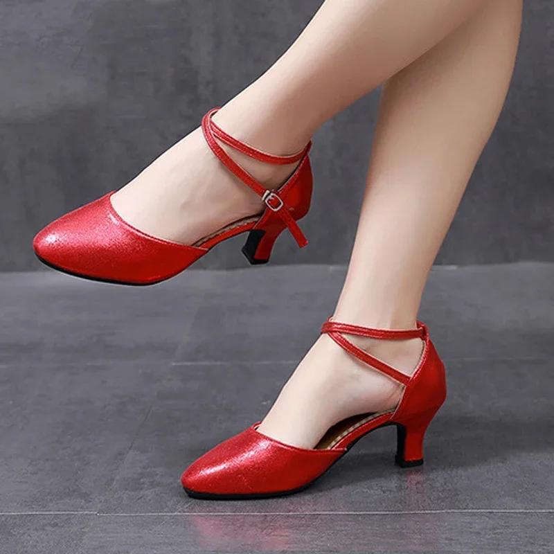 Zapatos Estándar para Mujer Nuevos Zapatos de Baile de Salón para Mujer con Perlas Punta Cerrada Zapatos de Salsa Suela Blanda de Goma Tacones Bajos para Danza Moderna