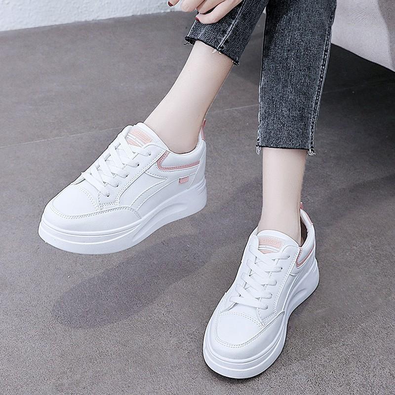 Innere Erhöhung kleine weiße Schuhe Damenschuhe cm Frühling und Herbst Leder wasserdichte Sportschuhe kleine dicksohlige erhöhende Board-Schuhe