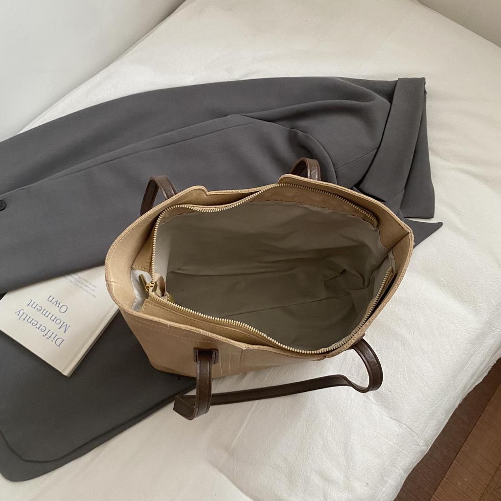 Niche High-End Women's Large-Capacity Handbag 2025: Autumn/Winter Fashion Shoulder Tote