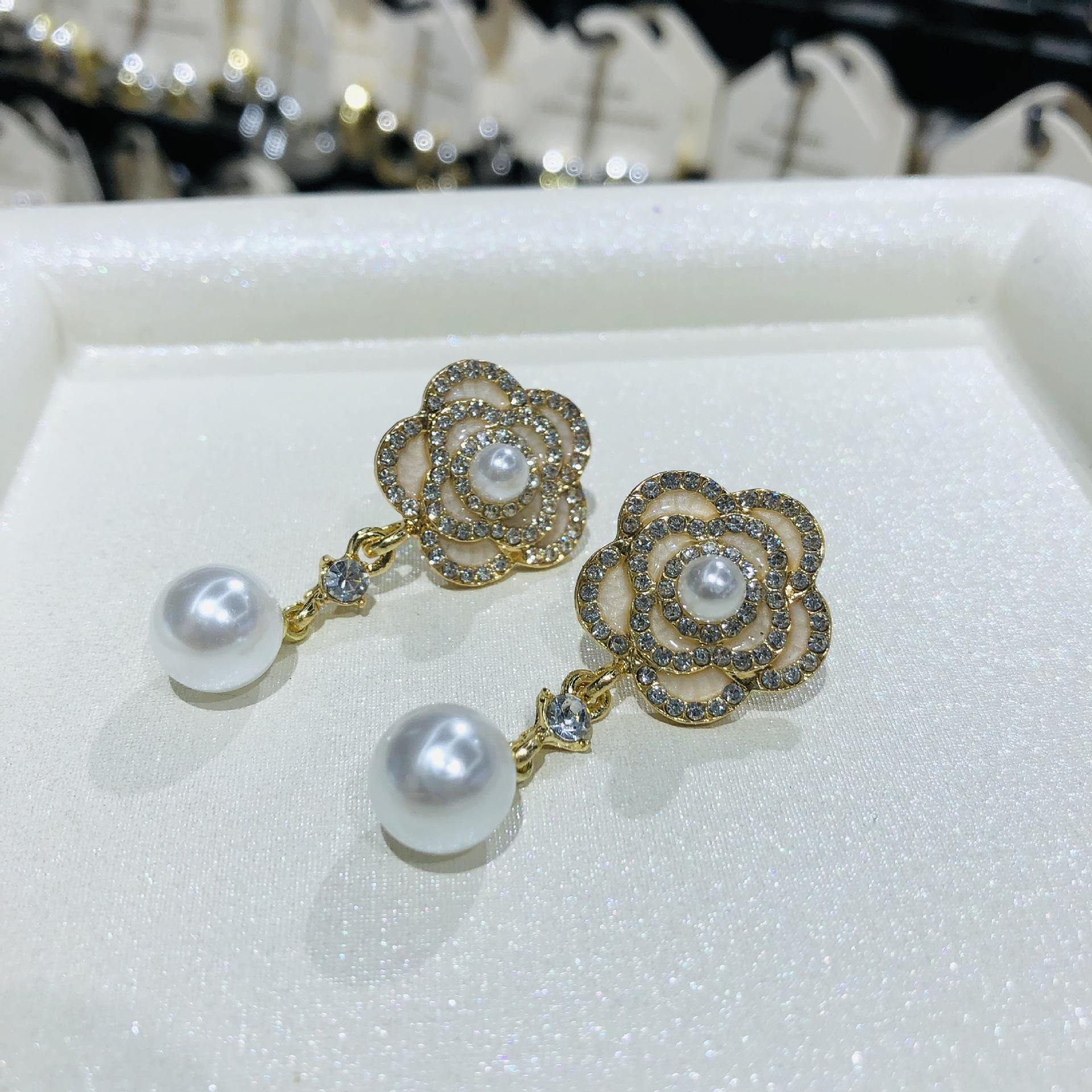 French Style Camellia Pearl Pendant Earrings for Women Luxury Brand Design Party Wedding Jewelry Gift Earrings for Women