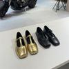 Super feuerrote schwarze Mary Jane Damenschuhe neue eckige Spitze leichter Ausschnitt T-Schnalle mit Nische flache Einzel-Damenschuhe