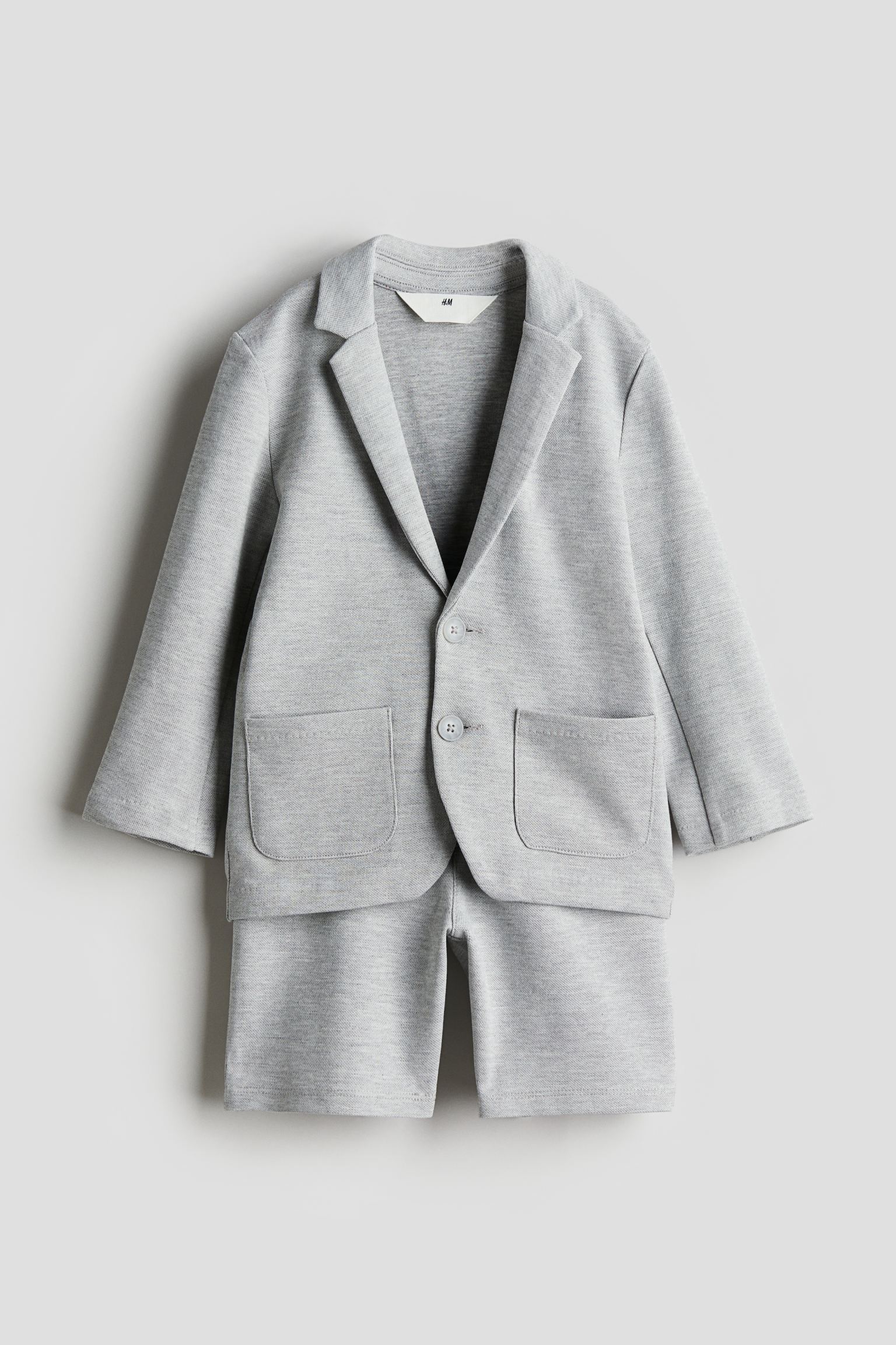 

Нарядный комплект из куртки пике и шорт