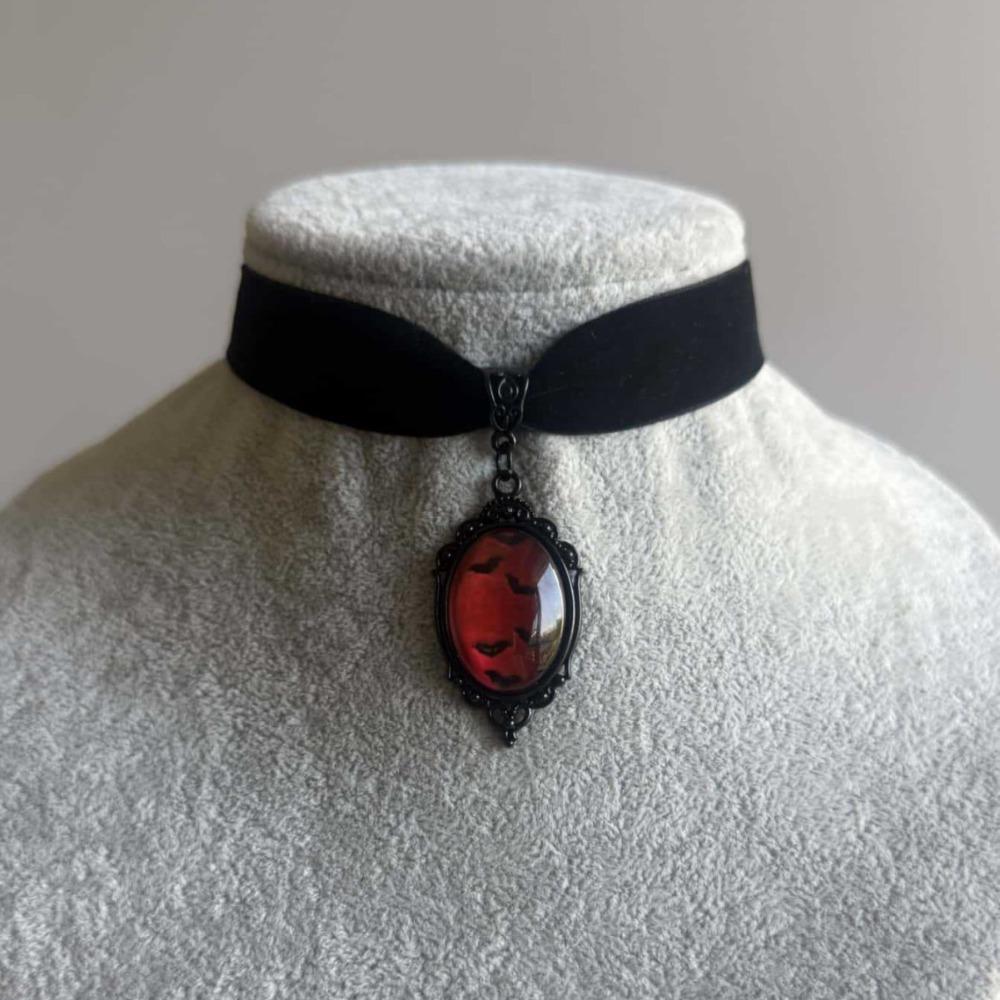 Gothic Geometric Oval Glass Crystal Vampire Bat Pattern Pendant Black Velvet Necklace for Women Halloween Party Jewelry Gifts