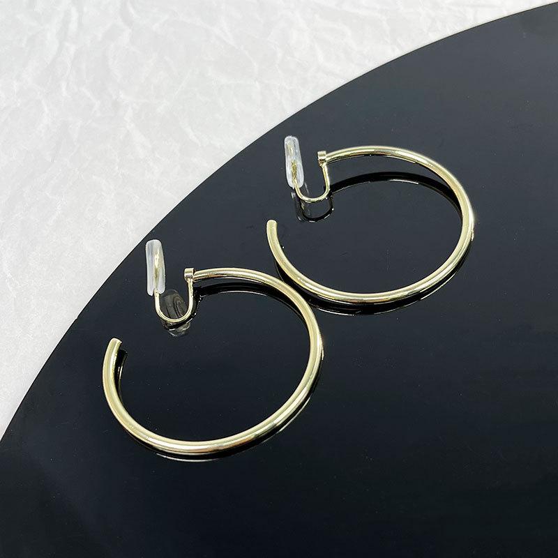 Pearl Mosquito Coil Disc Ear Clips: No-Pierce, Elegant French-Style Earrings for Women