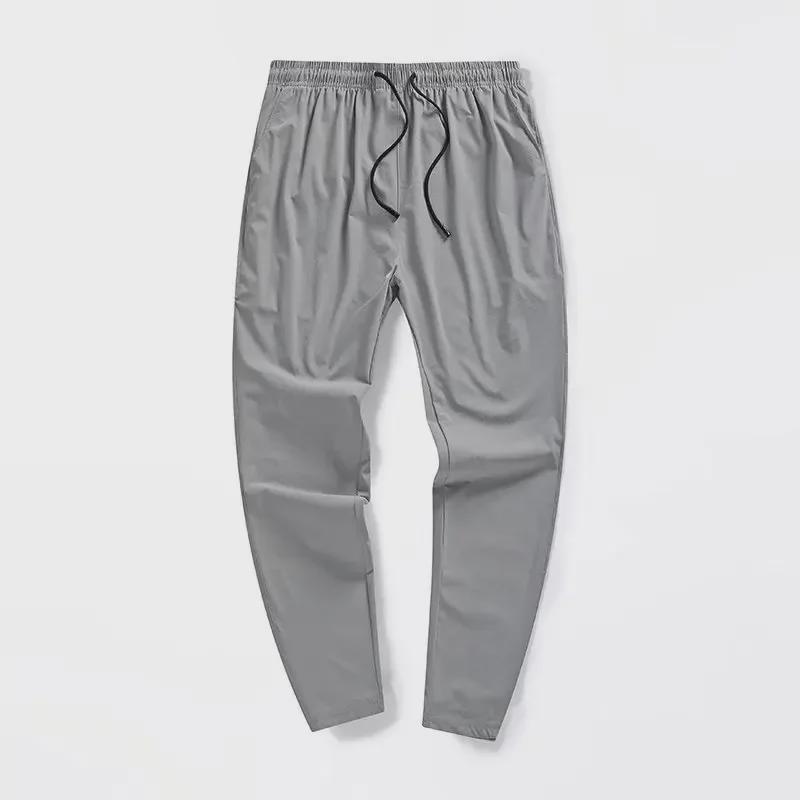 Atmungsaktive Stretch-Sporthose aus Eisseidennetz für Herren im Sommer