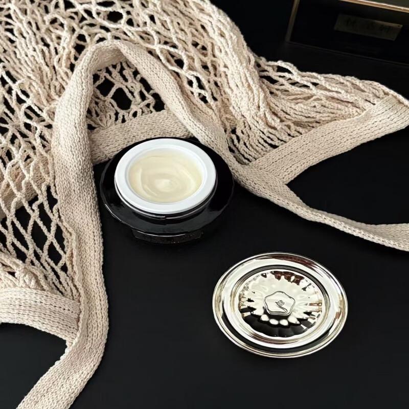 Forest cabin Camellia Black Gold Anti-Aging Essence Cream