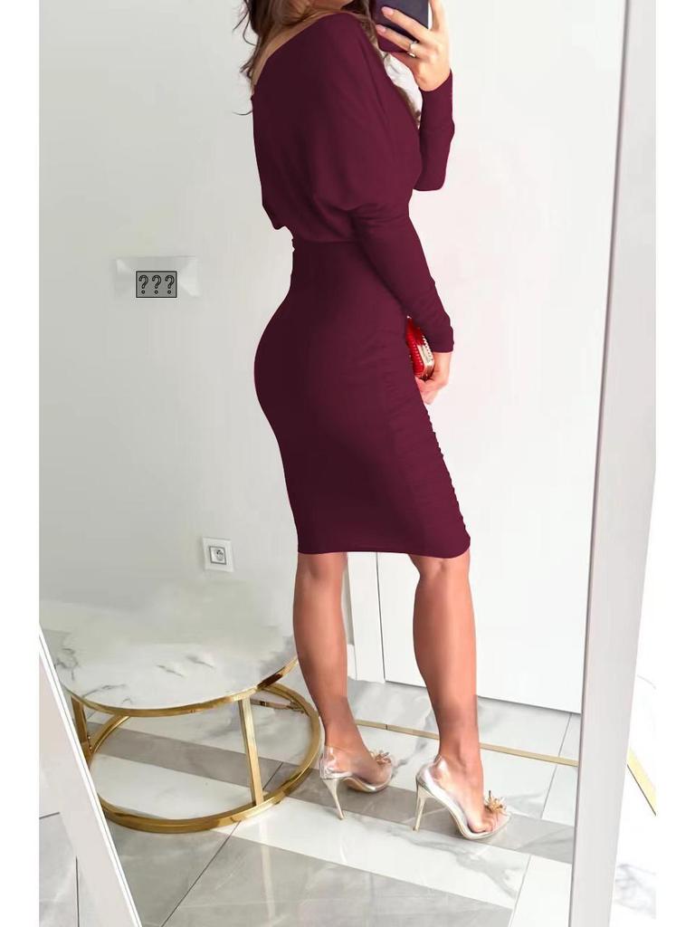 2025 Socialite Autumn Pleated V-Neck Bodycon Dress: Waist-Cinching One-Step Skirt Women's Clothing