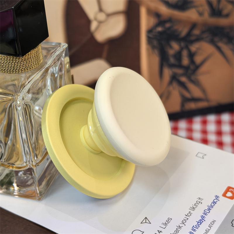 Sweet Macaron Magnetic Airbag Holder: Foldable Telescopic Finger Ring Stand