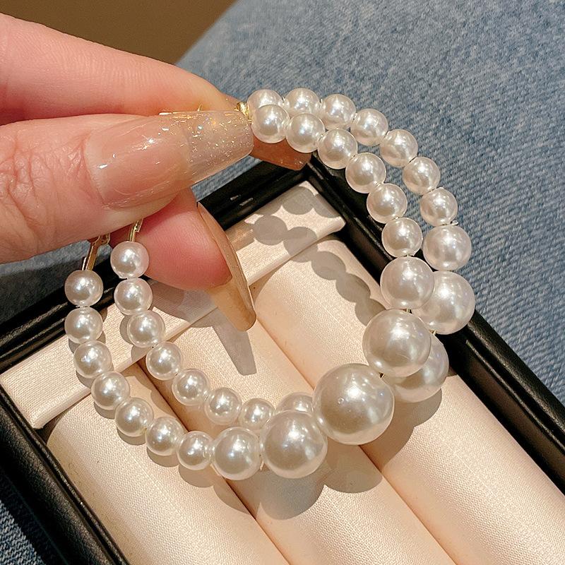 Silver needle pearl irregular earrings retro exaggerated temperament earrings French autumn and winter versatile high-end earrings