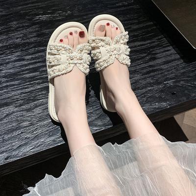 2025 Summer New Xiaoxiangfeng Flat-bottomed Slippers Women Wear Spring Soft-bottomed Fairy Versatile Pearl Beach Sandals