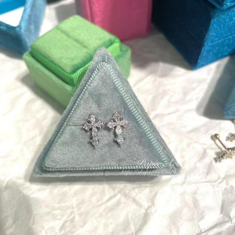 Vintage Baroque cross earrings, screw earbone nails simple and advanced