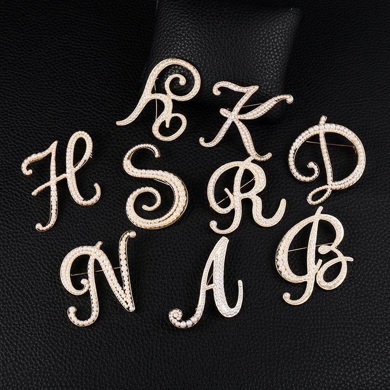 Pearl Alphabet Brooches: Retro Letter Pins for Clothing and Necklines.