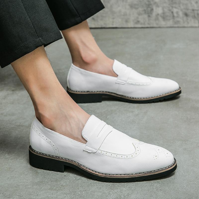 British Trendy Gentleman Pointed Oxford Brogue Leather Shoes Men Casual Loafers Formal Dress Footwear Sapatos Tenis Masculino