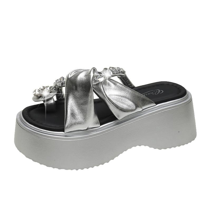 French Beautiful Slippers Women's Summer Wear Fashion 2025 New Feeling Rhinestone Cover Toe Pinch Thick Bottom Sandals