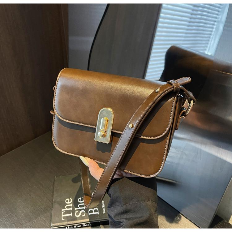 

Ретро маленька квадратна сумка 2024 Ніша Проста сумка через плече Сумка через плече Багатофункціональна сумка для пахв Жіноча модна новинка темно-коричневого кольору