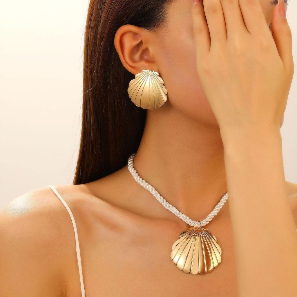 Bohemian Beach Style Conch Earrings & Necklace Set - Exaggerated Holiday Fashion Jewelry for Women