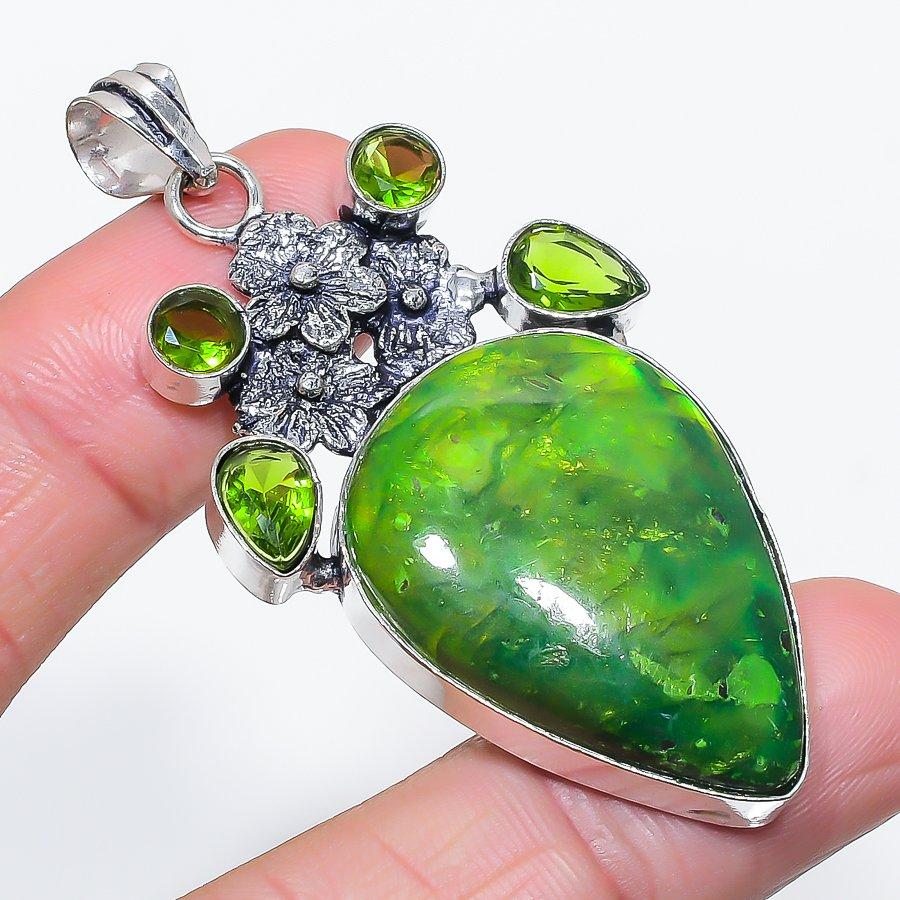 

Natural Green Labradorite, Peridot 925 Sterling Silver Pendant 2.56 Y4S96