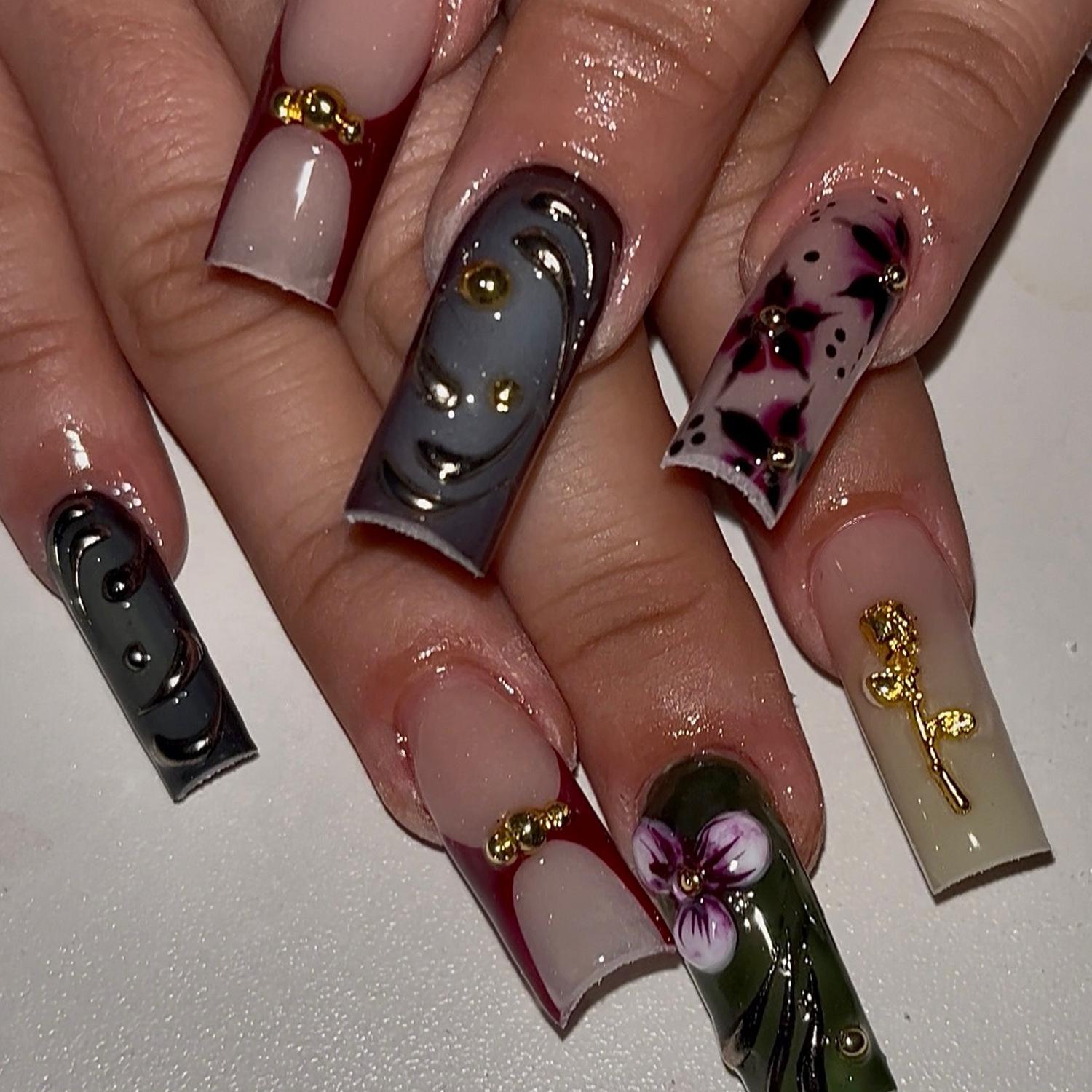 Retro Gradient 3D Floral Nail Art with Detachable Gold Ornaments