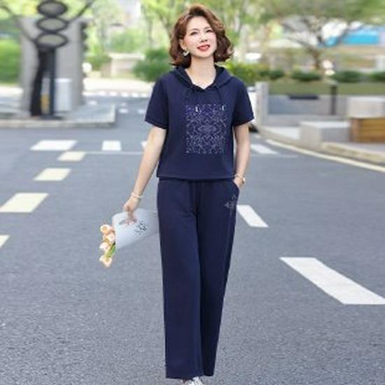 

Summer Sportswear Set for Women Aged 40-50: Short-Sleeve T-Shirt & Casual Two-Piece Outfit 5XL темно-синього кольору