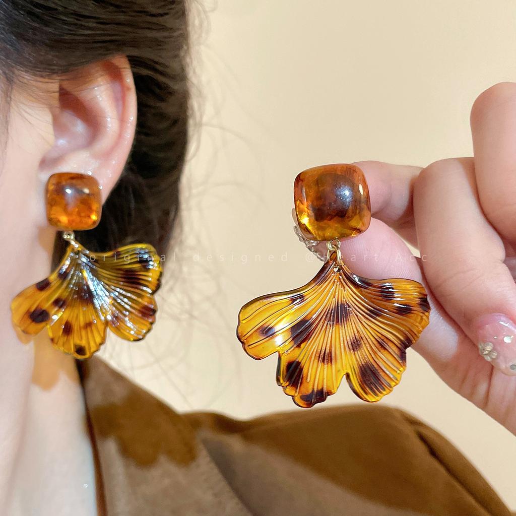 Hong Kong Style Coffee Leopard Print Ginkgo Biloba Earrings Women's Retro Maillard Temperament Advanced Sense Earrings Unique Personality Earrings